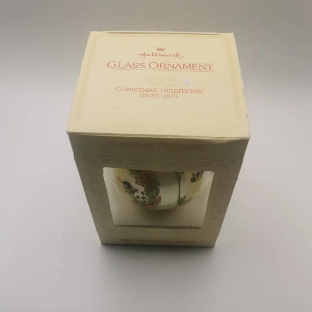 Vintage Christmas Traditions Hallmark 1979 Satin‎ Glass Ornament Ball